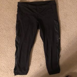 Black lululemon leggings with pockets